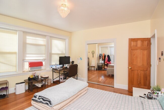 Building Photo - 96 St Paul St