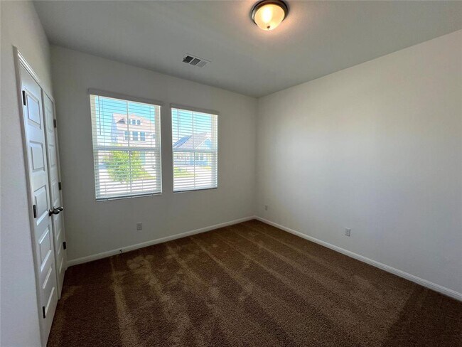 Building Photo - 302 Elm Br Trl