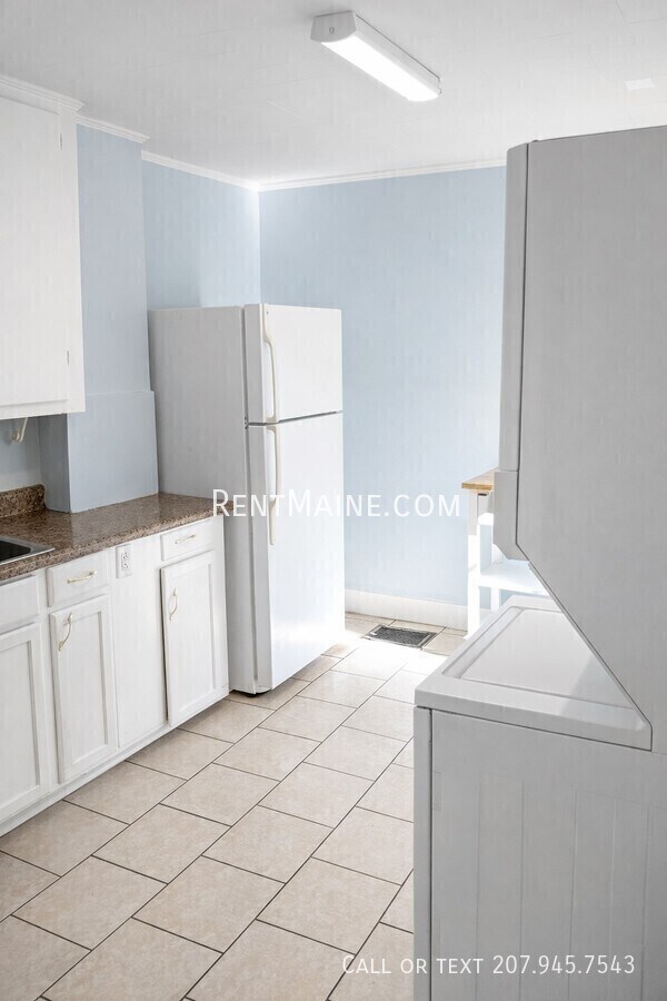 Building Photo - 92 Fling St