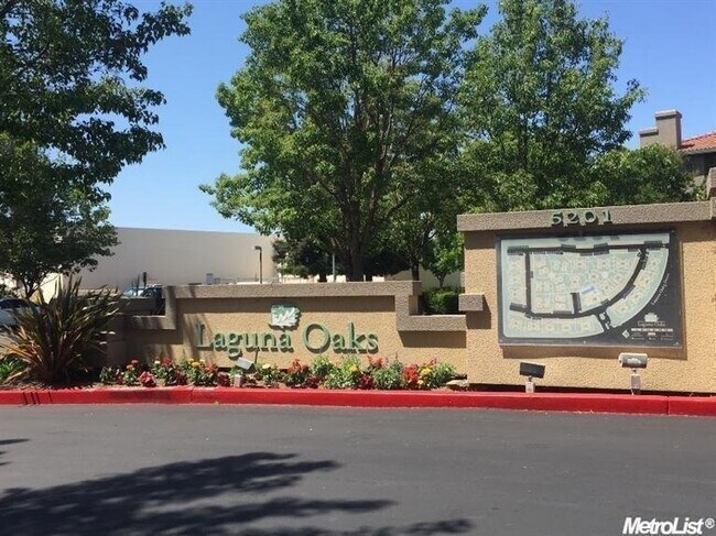 Building Photo - 5201 Laguna Oaks Dr