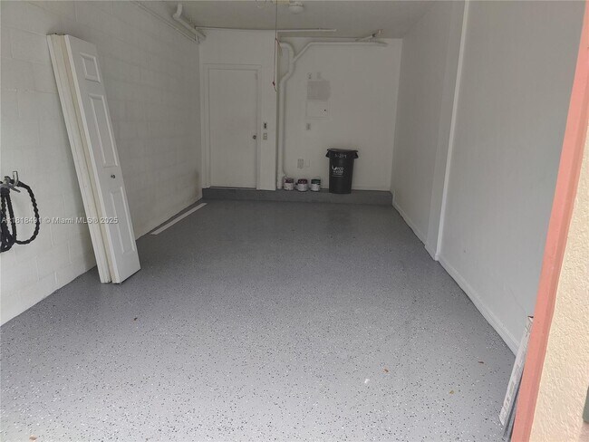 Building Photo - 2474 Centergate Dr
