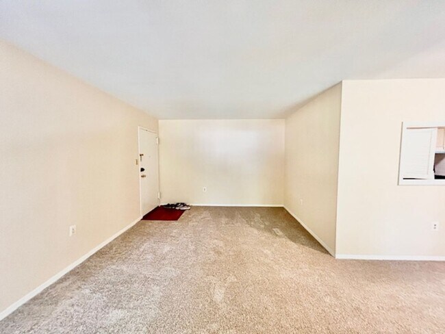 Building Photo - Cozy Oasis in Rockville!