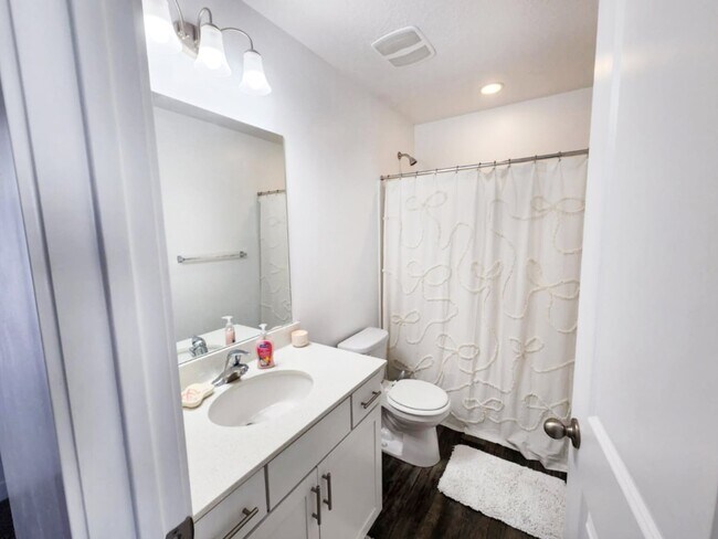 Building Photo - 447 S Pegasus Way