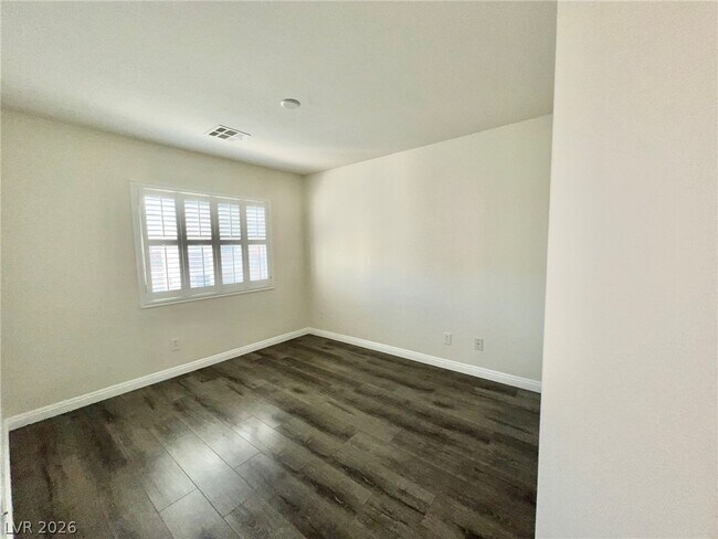 Building Photo - 5014 Tunnel Falls Dr