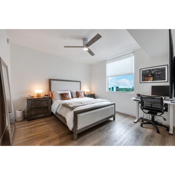 Building Photo - 1723 SW 23rd St