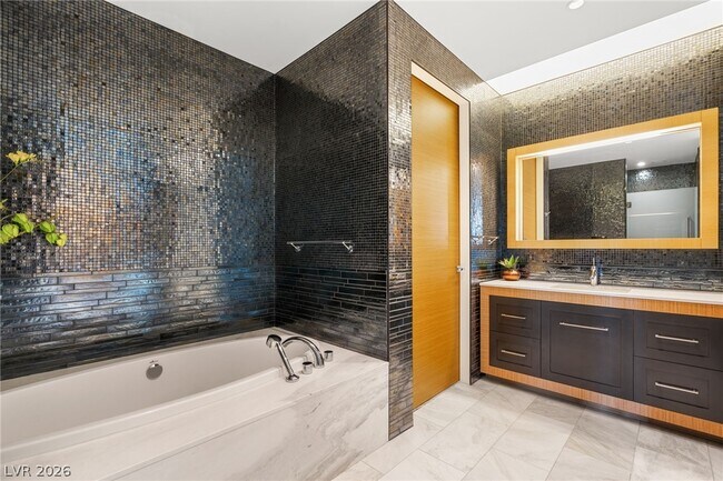 Building Photo - 3750 S Las Vegas Blvd