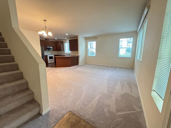 Building Photo - 3 Bedroom Condo in Dupont