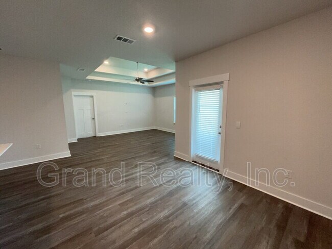 Building Photo - 5823 Sargassum Ln