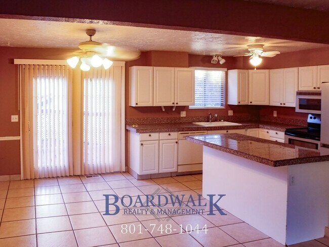 Building Photo - Spectacular home in Cottonwood Heights!