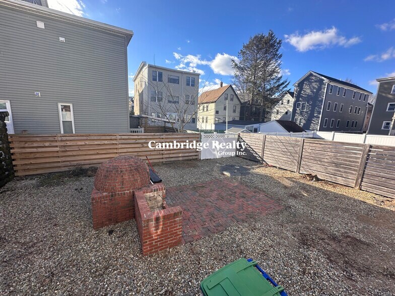 Building Photo - 374 Highland Ave