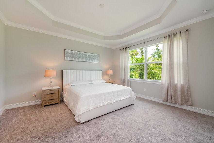 Building Photo - 339 Tamarindo Ln