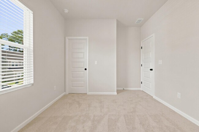 Building Photo - 605 Southwind Way