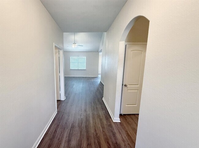 Building Photo - 1409 Park Trails Blvd