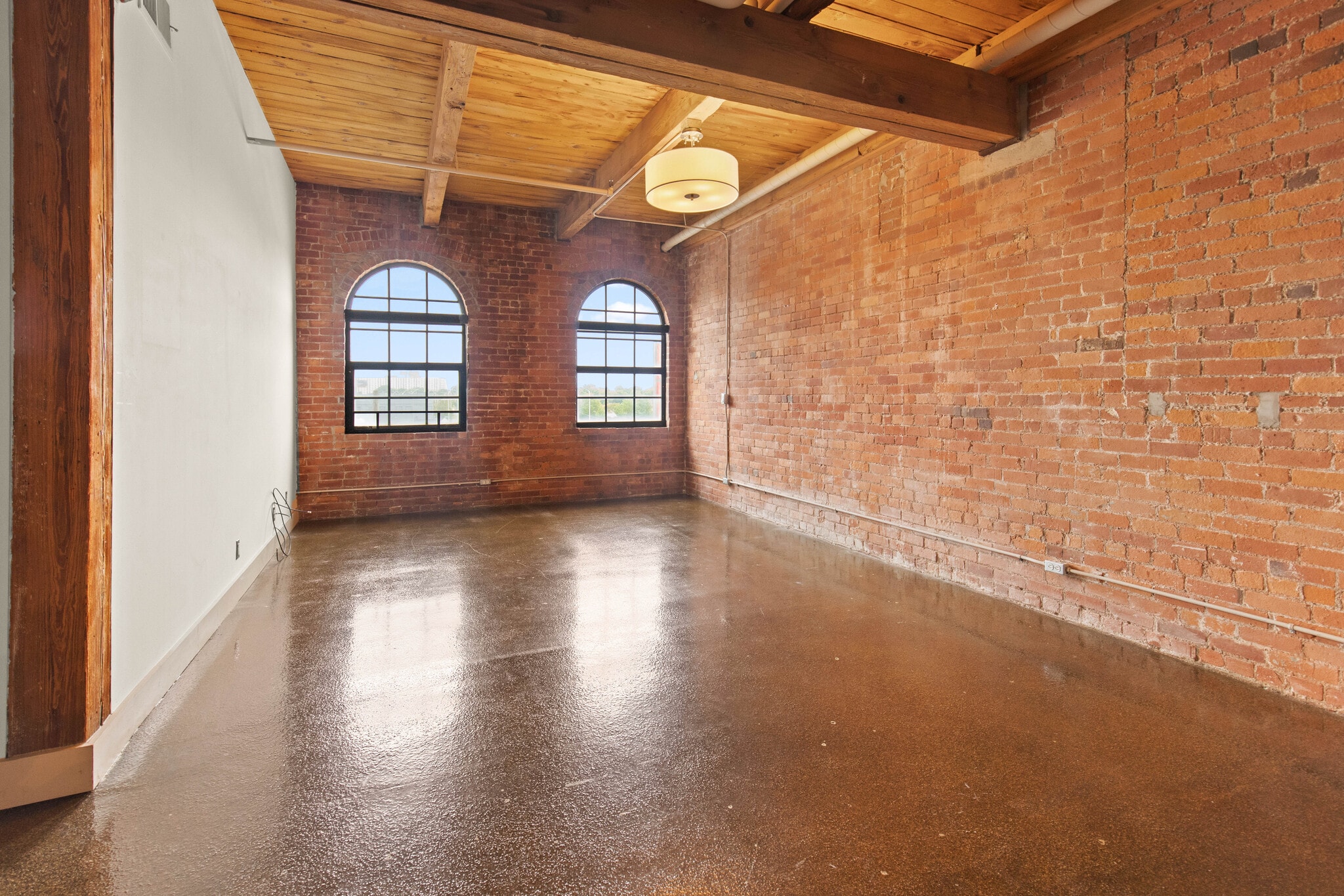 Building Photo - 6533 E Jefferson Ave