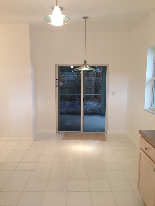 Building Photo - 1731 Lavue Ave