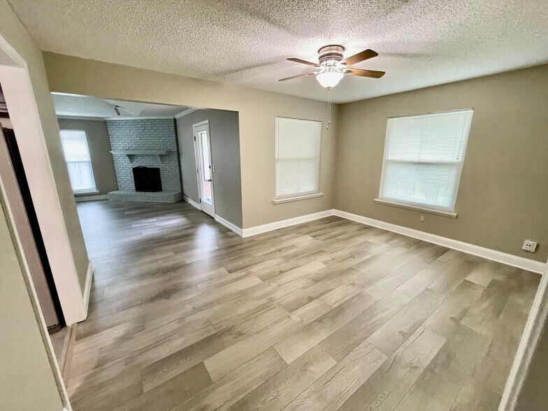 Building Photo - 10439 Inverness Dr