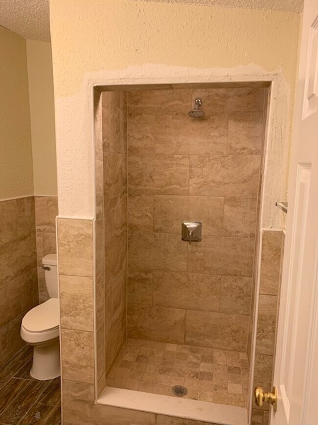 Building Photo - West side Beauty! 3 Bedrooms 2 Bathroom