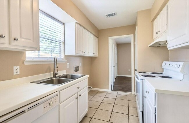 Building Photo - 305 N 40th Ave