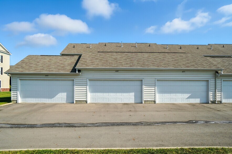 Two car garage - 6169 Needletail Rd