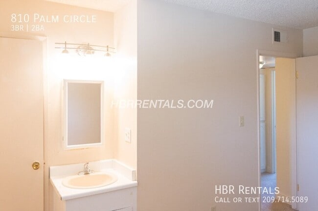 Building Photo - 810 Palm Cir