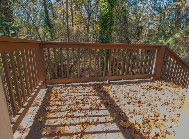 Building Photo - Cozy 2 bedroom, 1 bath duplex - Oconee Connector