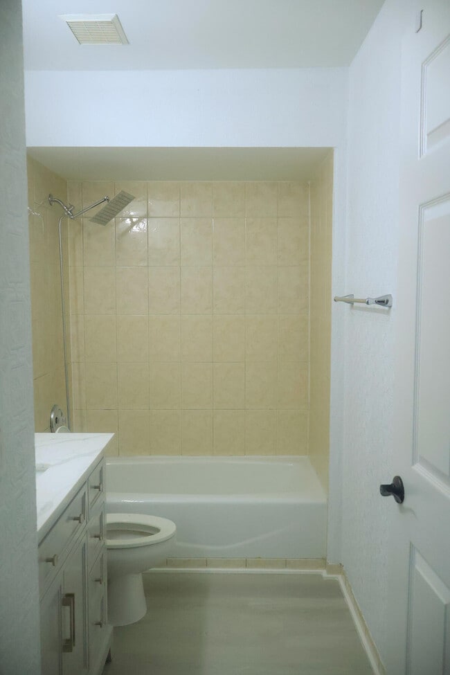 Building Photo - 14750 SW 156th Ave