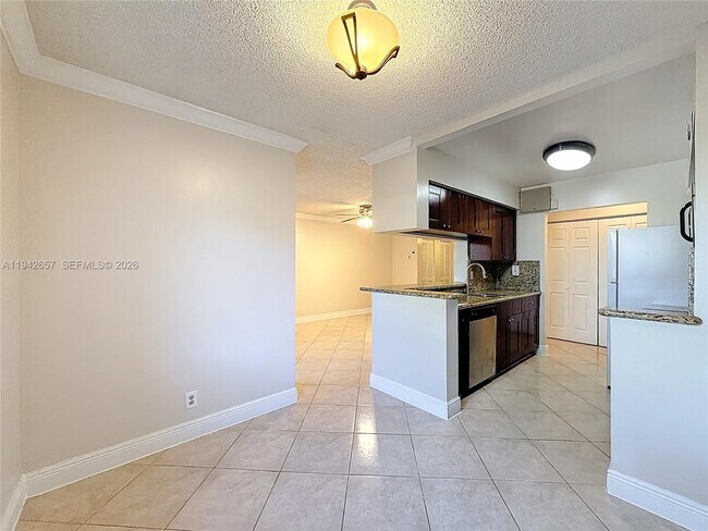 Building Photo - 9877 Westview Dr