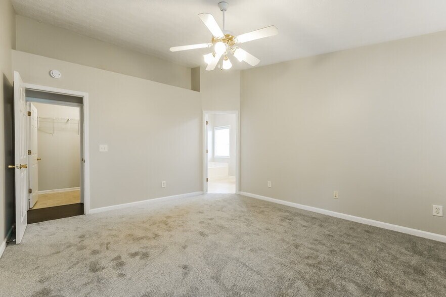 Building Photo - 555 The Blvd