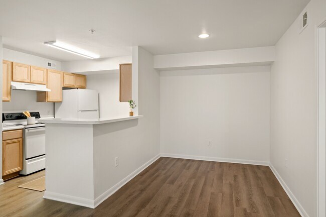 Kitchen & Dining Room - B3 Floorplan - Memorial Heights at Washington