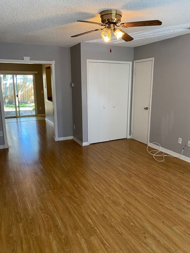 Building Photo - 2/2.5 WINTER SPRINGS