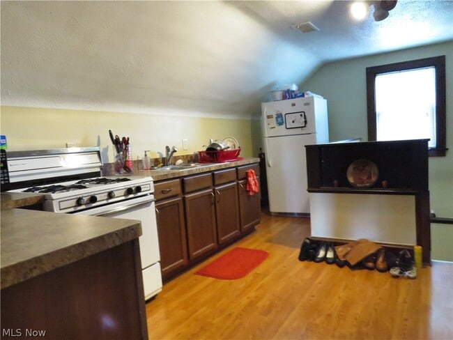 Building Photo - 13513 Clifton Blvd