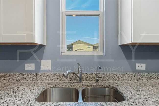 Building Photo - 220 Wonderful Life Way