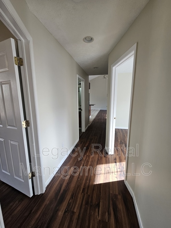 Building Photo - 109 Debbie Dr