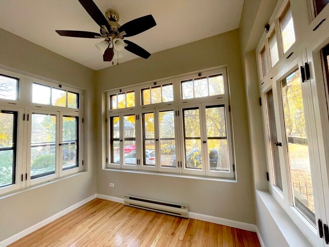 Building Photo - 4324 N Hoyne Ave