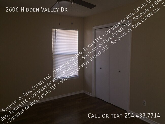 Building Photo - 2606 Hidden Valley Dr
