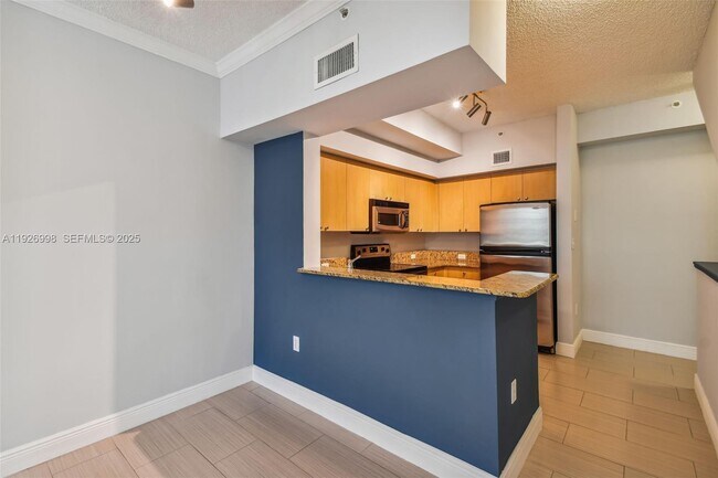 Building Photo - 2945 NE 185th St