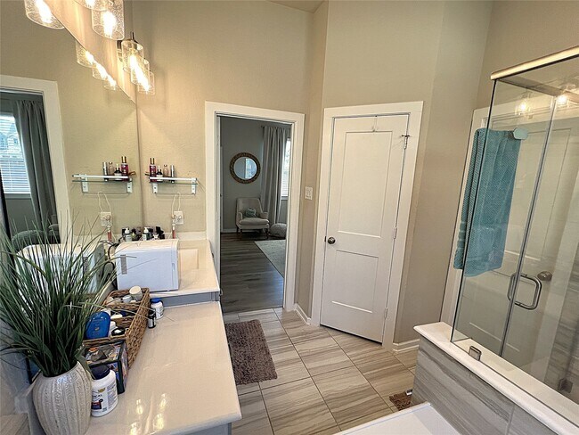 Building Photo - 16303 Tawny Emperor Dr