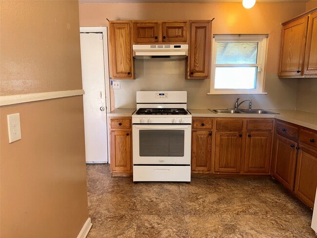 Building Photo - 5715 Beldart St