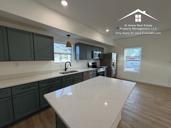 Building Photo - 508 E 8th St