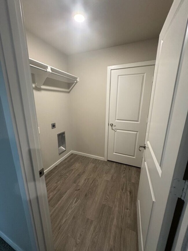 Building Photo - Townhome in Upland Heights!
