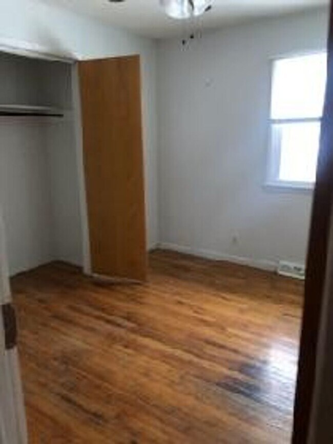 Building Photo - 3bed/1bath in Oakwood