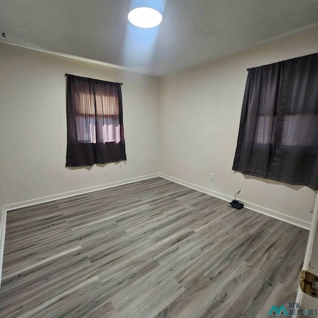 Building Photo - Month-to-Month ONLY 3 bed/1 bath home for rent- Available now!! $1115/mo