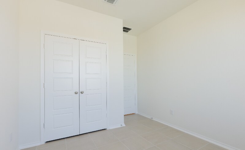 Building Photo - 1400 Carriageway Dr