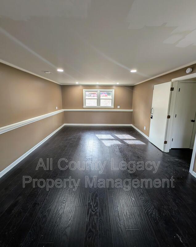 Building Photo - 1200 Creekwood Cove