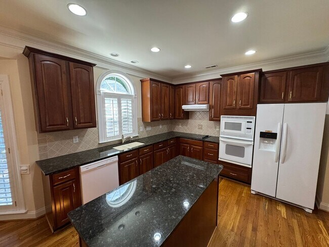 Building Photo - 7127 Weddington Brook Dr