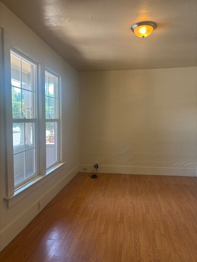 Building Photo - 3 Bed/2 Bath with additional bonus room. D...