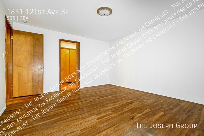 Building Photo - 1831 121st Ave SE