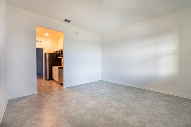 Building Photo - 696 Daring Dr