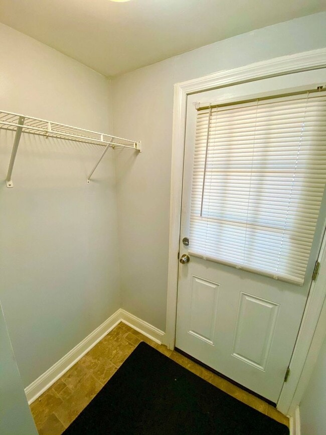 Building Photo - Charming 2bed/2ba Dundalk Townhome!