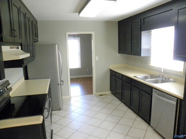 Building Photo - 128 Lewis Ln